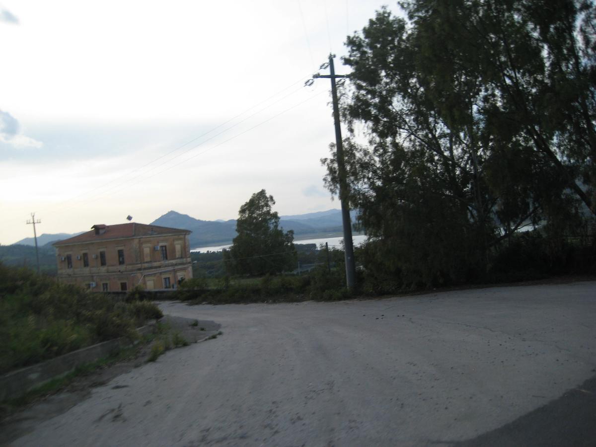 Oasi Del Lago Regalbuto Экстерьер фото
